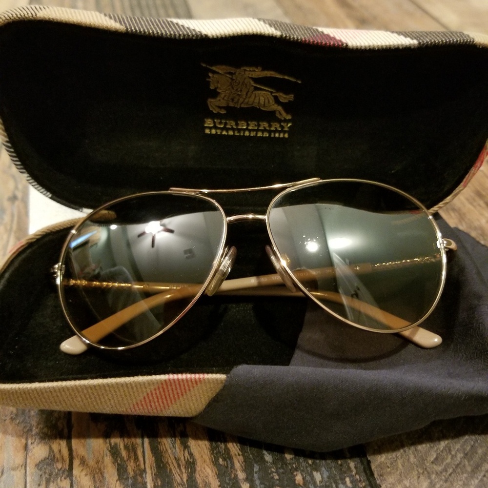Authentic Burberry Womens Aviator style sunglasses